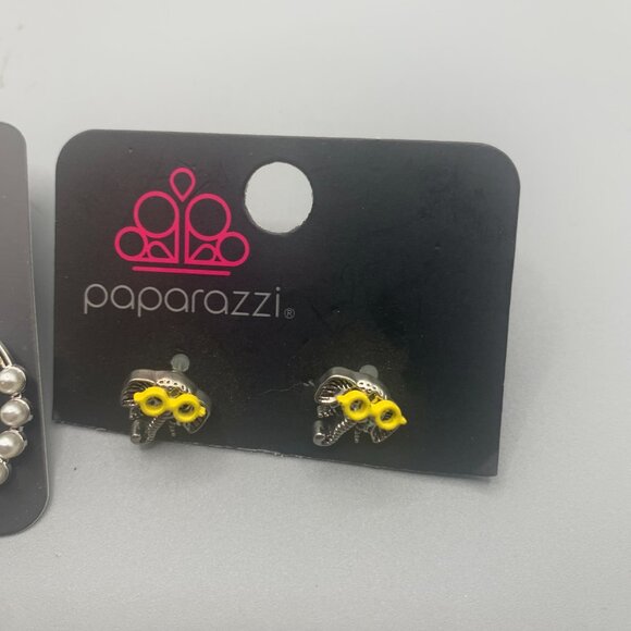 2ct Paparazzi Fashion Stud Earrings NEW WITH TAG - Picture 3 of 3